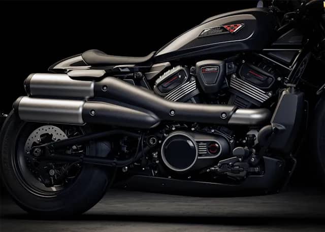 Highlighted Cooling Fins+Blacked Out Powertrain