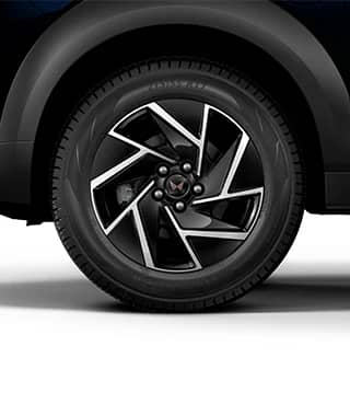 R17 Diamond-Cut Alloy Wheels