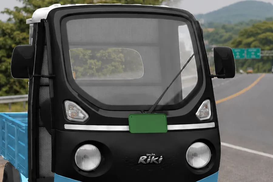 Bajaj Riki C40 EV Mirror View