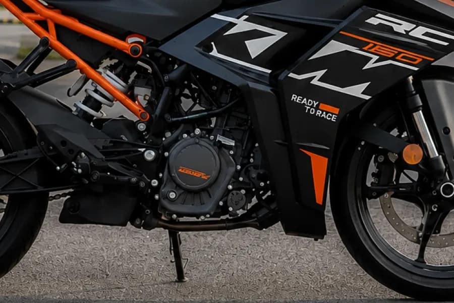 KTM RC 160 Engine View