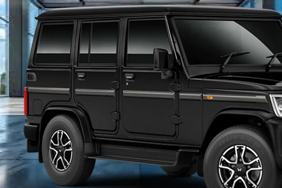 Mahindra Bolero Right Side View