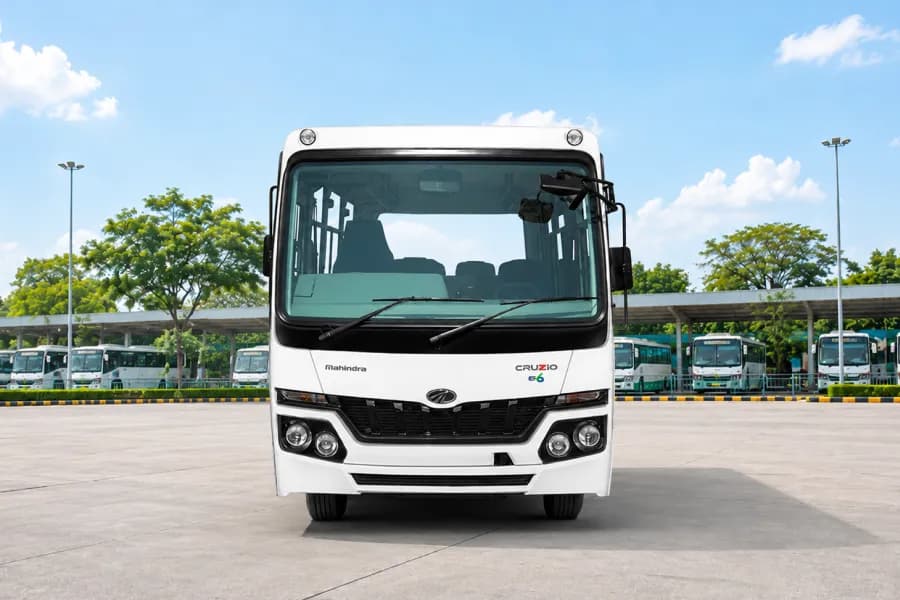 Mahindra Cruzio Staff Front View