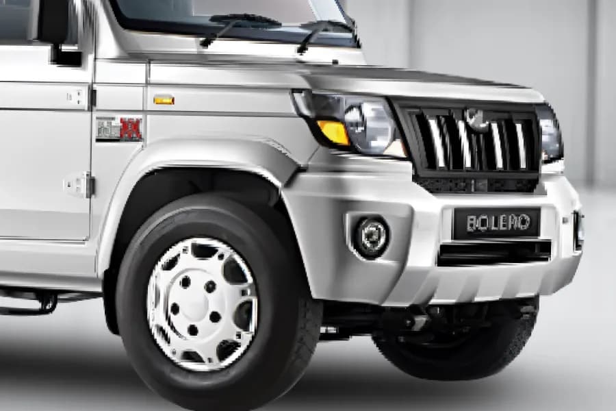 Mahindra Maxx City Fog Light and Grille View
