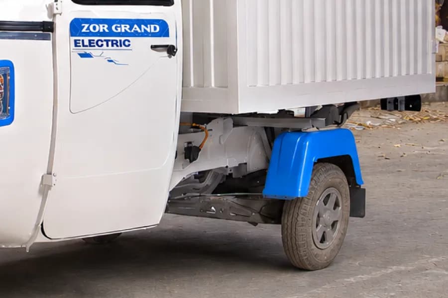 Mahindra Zor Grand DV Rear Wheel View