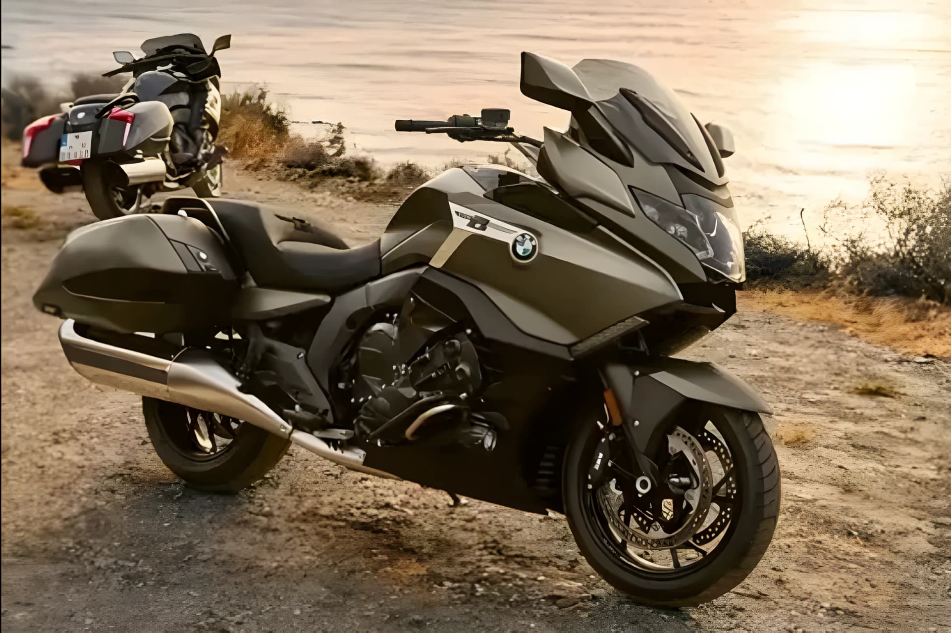 BMW K1600 B Images Front Right View