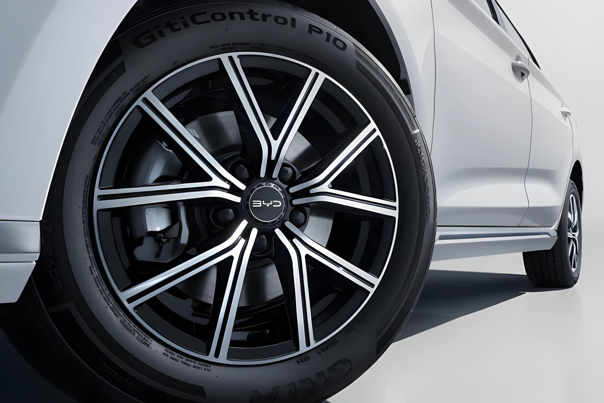 BYD eMax 7 Electric Wheel View