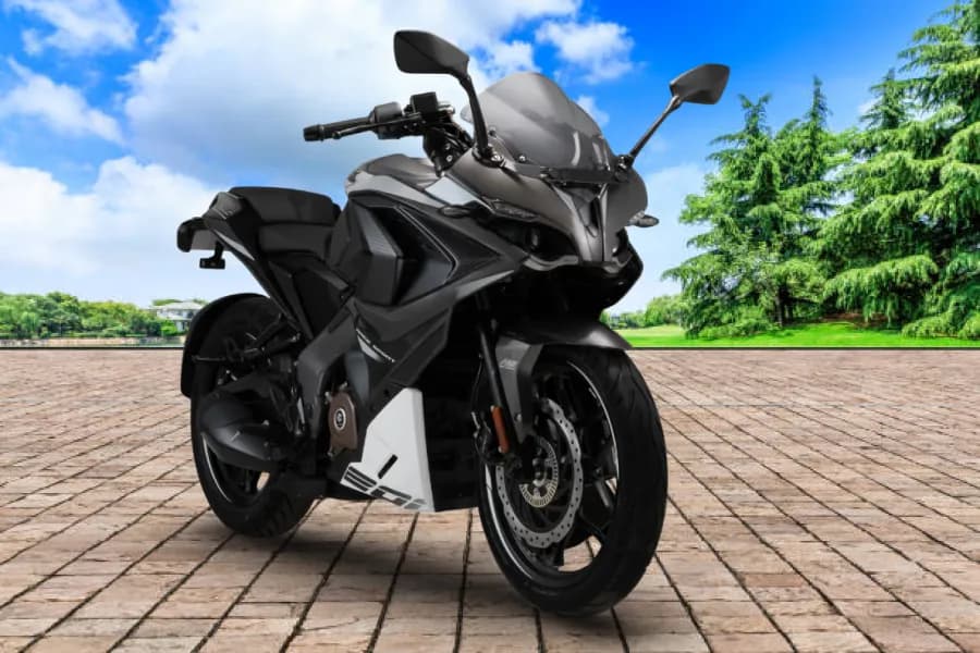 Bajaj Pulsar RS200 Tyres View