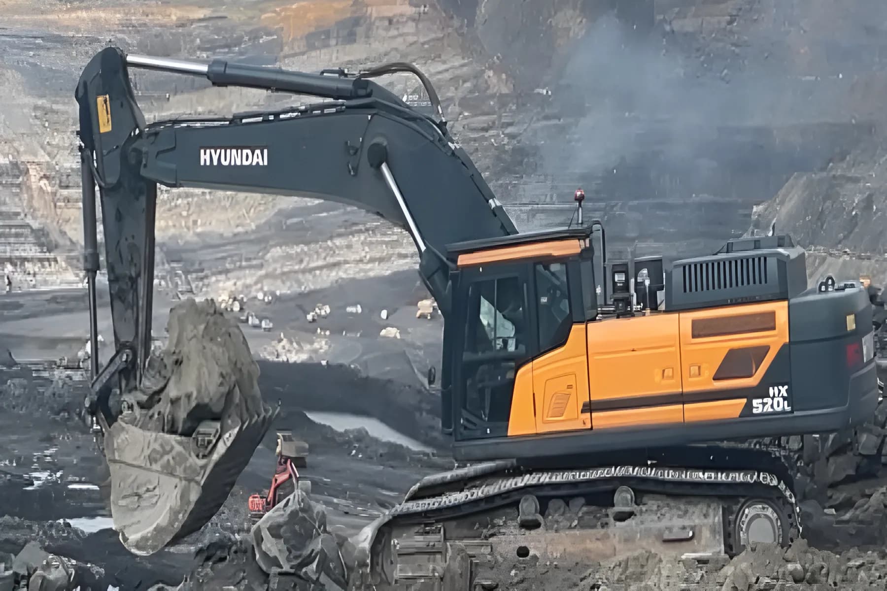 Hyundai HX 520L Bucket View
