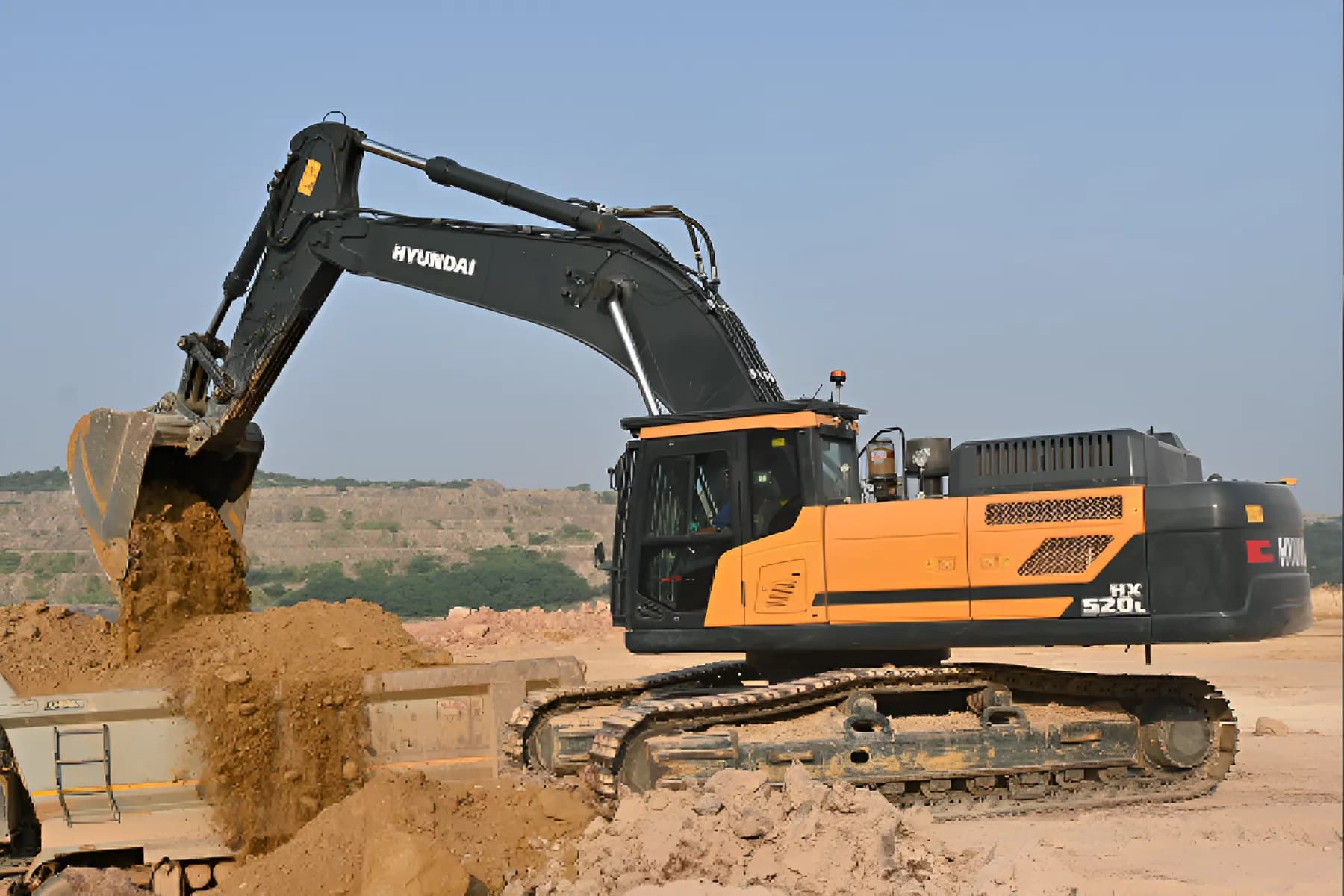 Hyundai HX 520L Photos