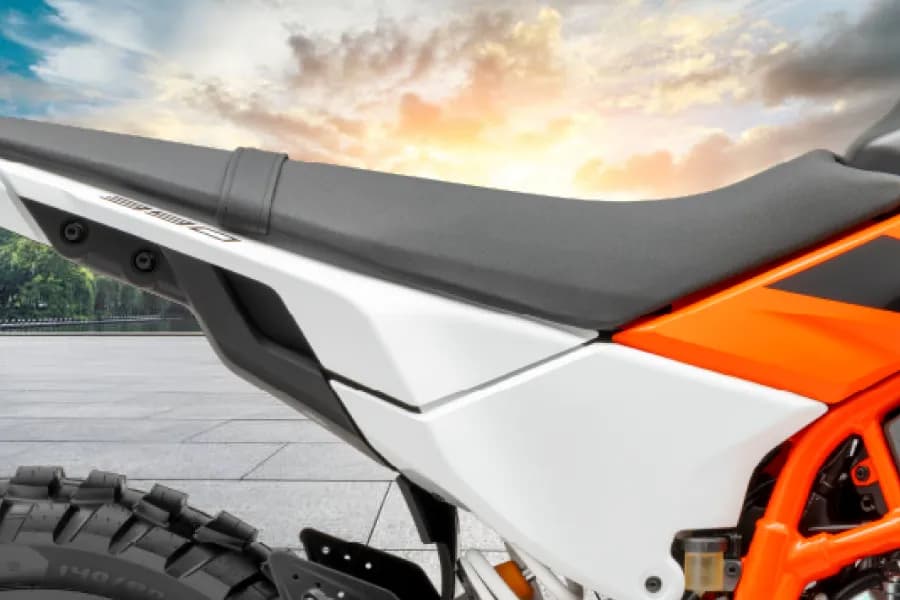 KTM Enduro 390 R Seat View