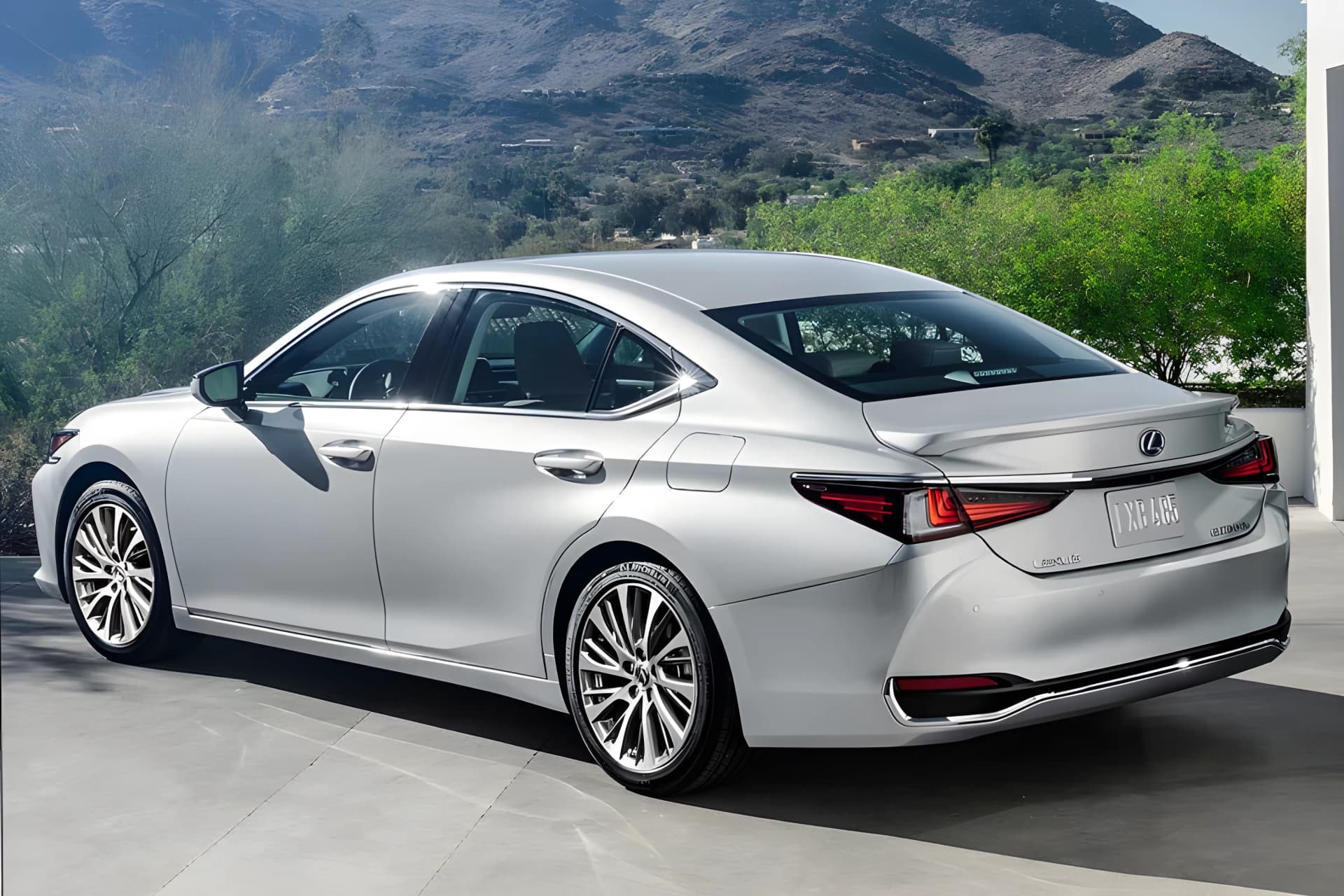 Lexus ES Hybrid Rear Left View
