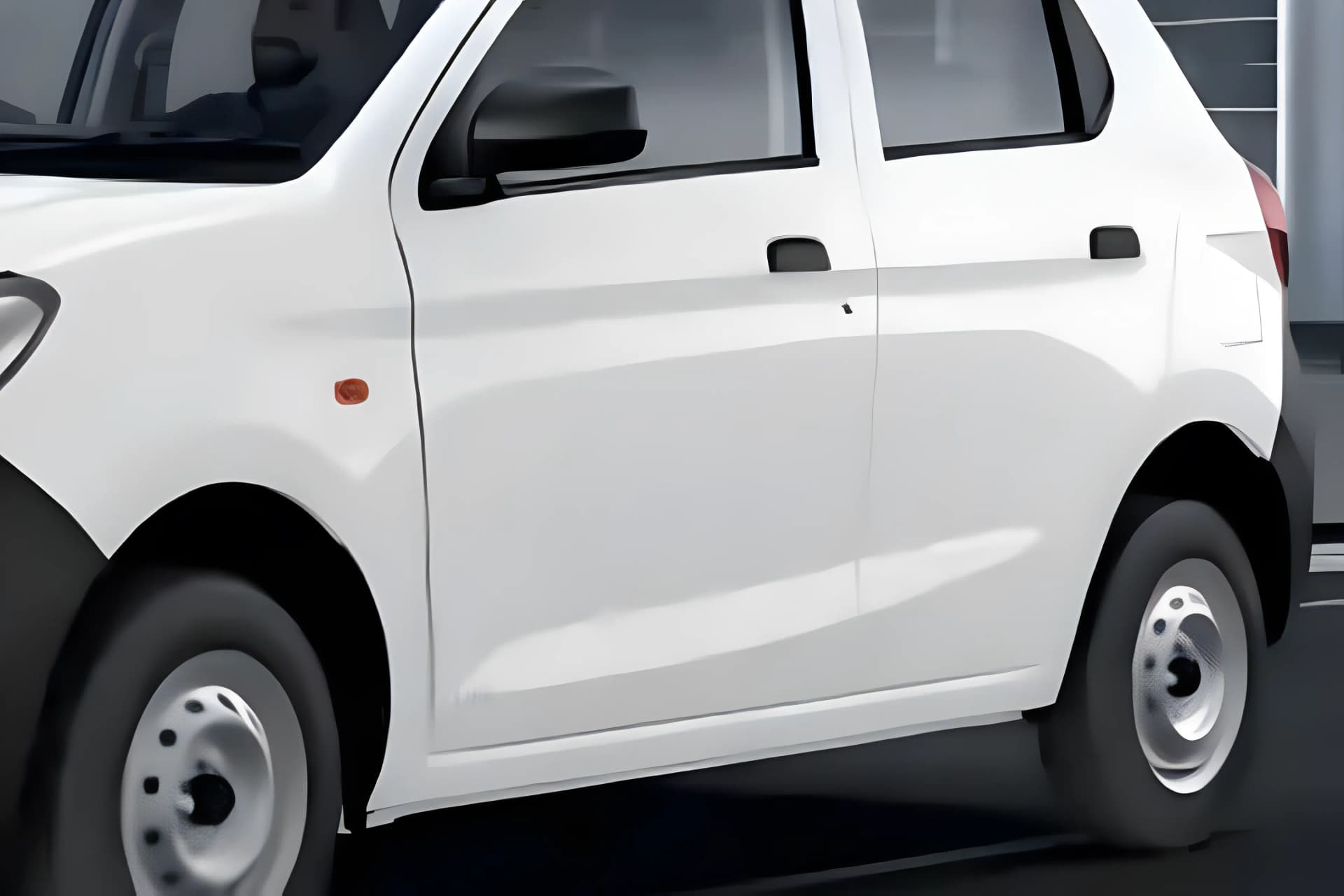 Maruti Tour H1 Side Mirror View