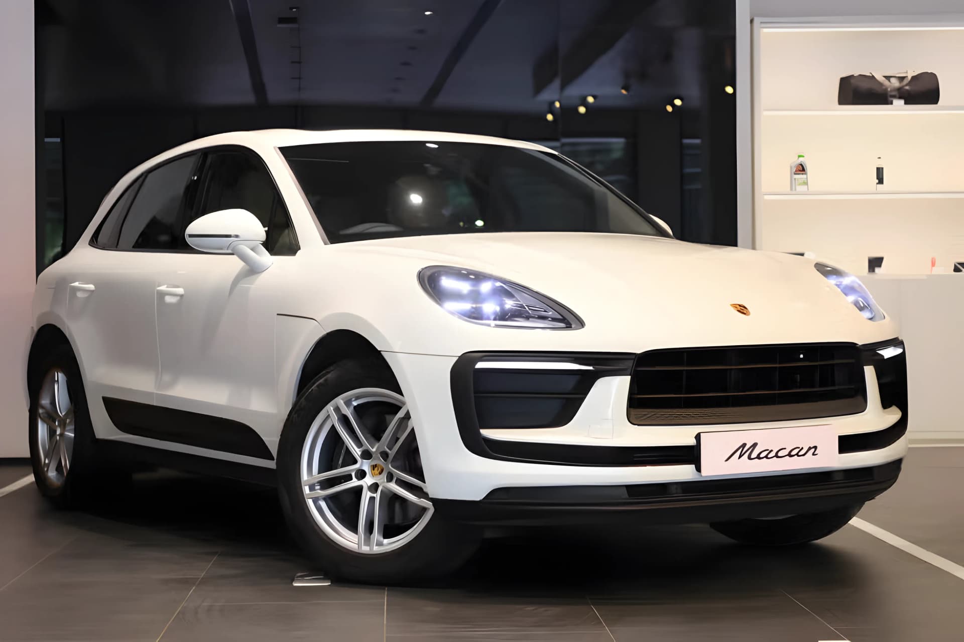 Porsche Macan Image