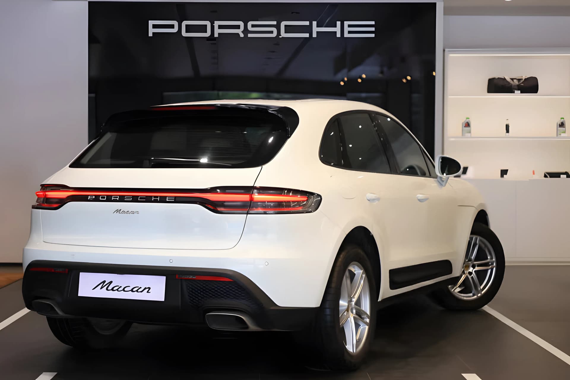 Porsche Macan Rear Right View