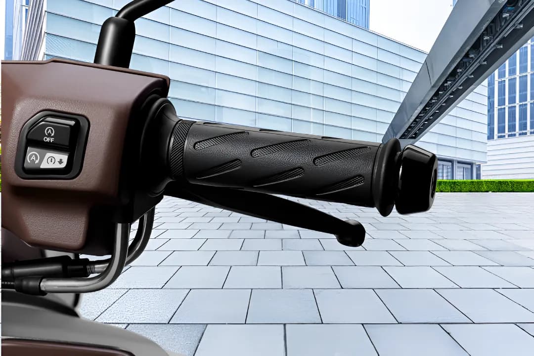 Suzuki Burgman Street EX Hndlebar View