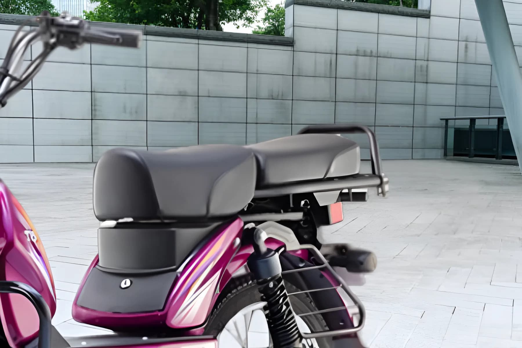 TVS XL 100 Heavy Duty i-Touch Start Seat View